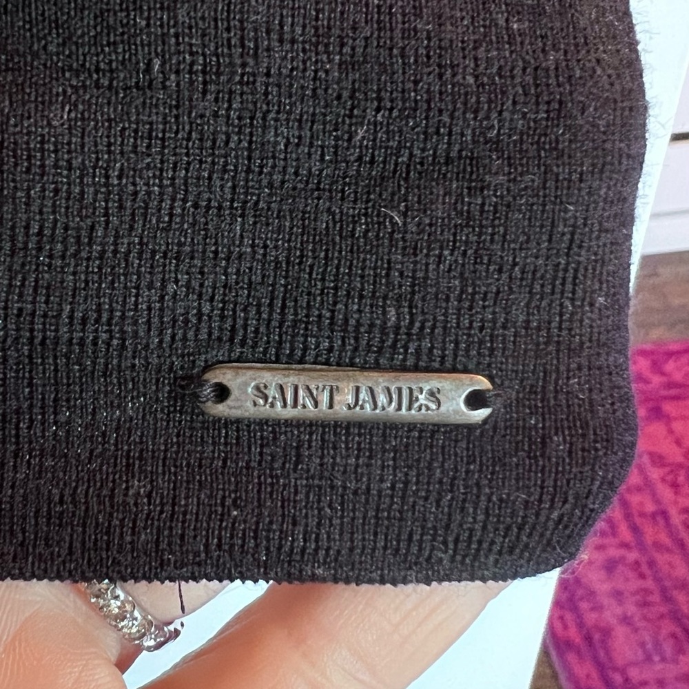 Beautiful wool nautical sweater with collar